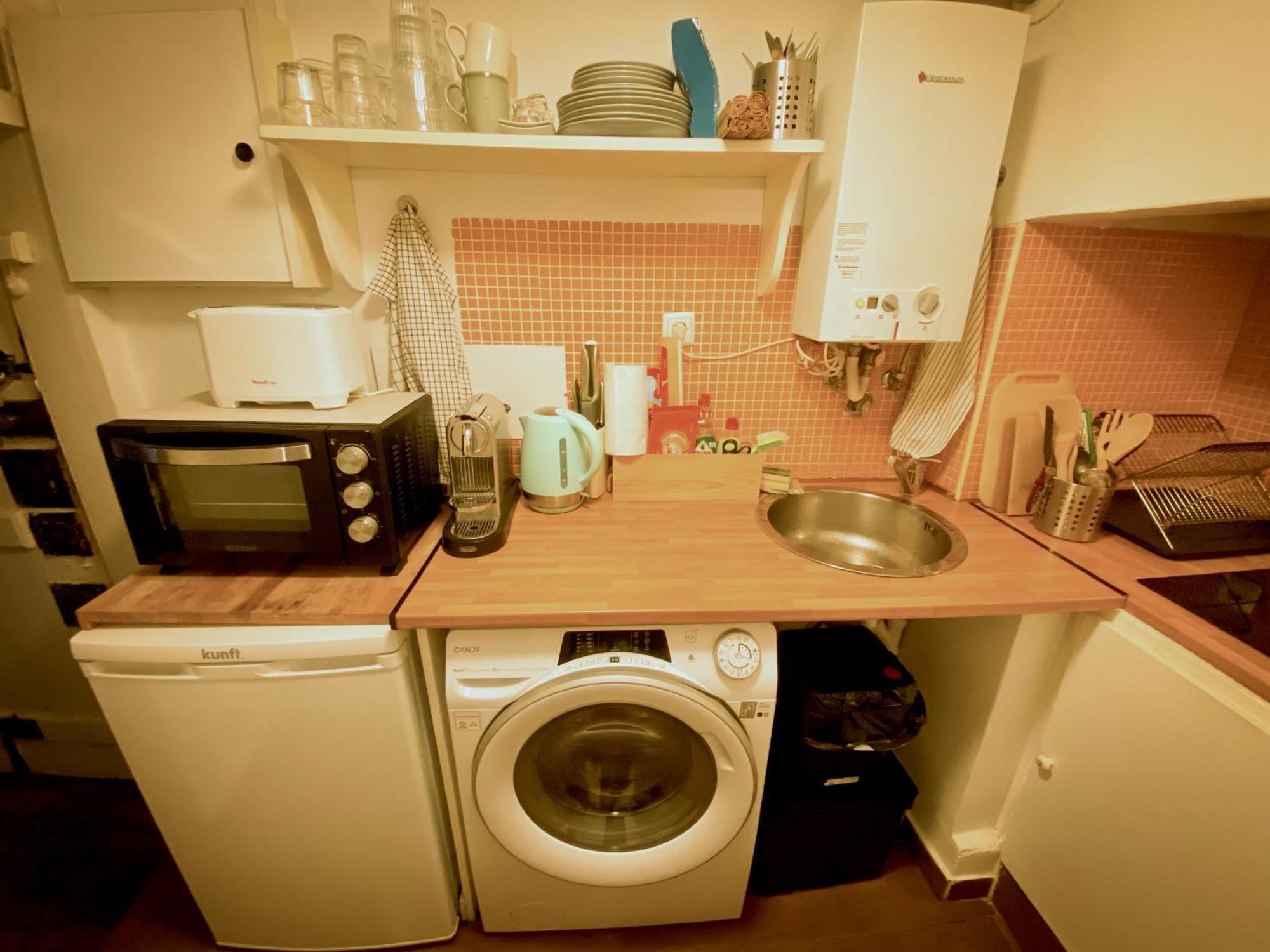 Charming Bairro Alto 2-bedroom Escape Lisbon