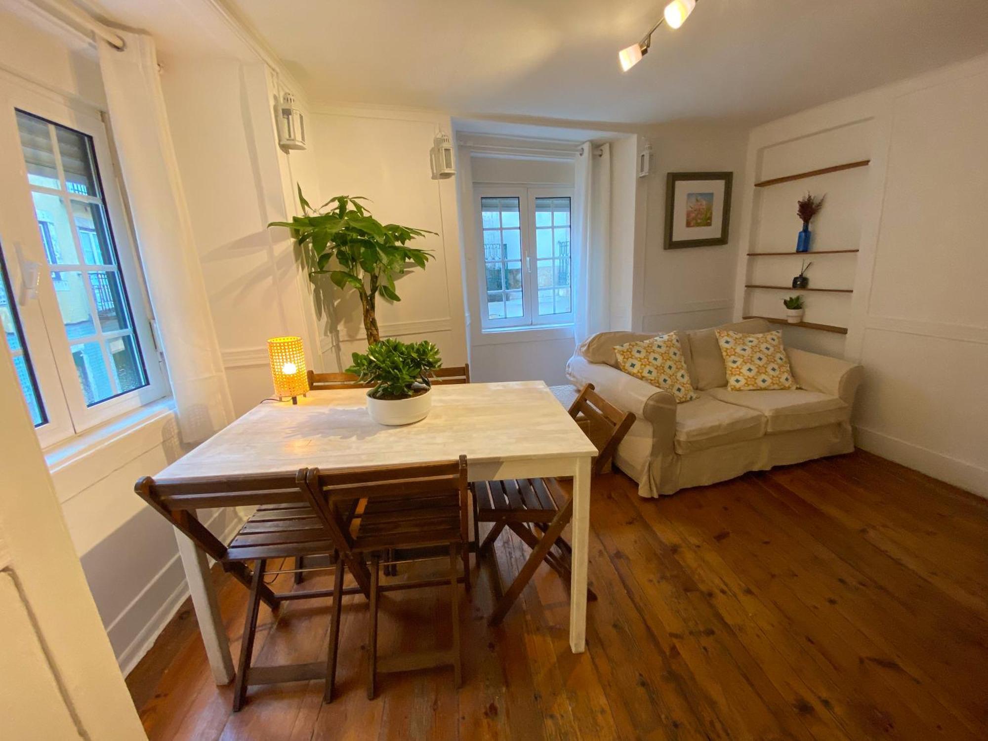 Charming Bairro Alto 2-bedroom Escape Appartement Lissabon
