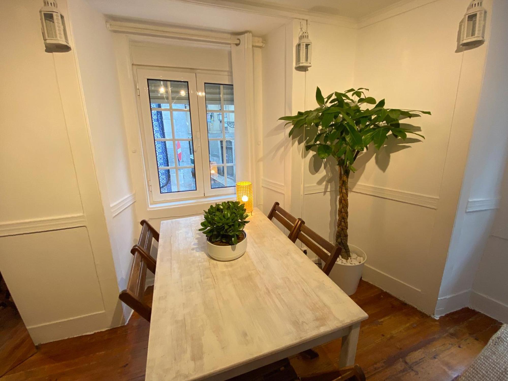 Charming Bairro Alto 2-bedroom Escape Appartement Lissabon